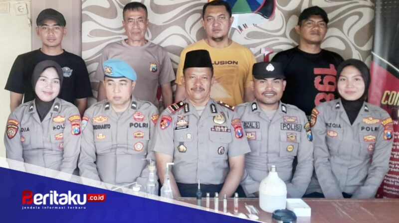 Petugas menyita barang bukti dengan total berat kotor 48,58 gram lengkap dengan timbangan digital dan alat hisap di pulau terluar Sumenep.
