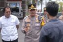 Foto: Kapolresta Sumenep Kombes Pol. Ariek Indra Sentanu, S.H., S.I.K., M.H. (tengah) didampingi Pejabat Utama (PJU) Polresta Sumenep saat memberikan arahan kepada pengawas SPBU Gedungan, Kecamatan Batuan.