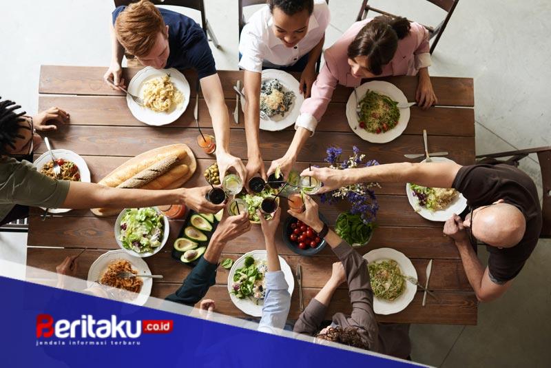 Processed foods and foods high in sugar and unhealthy fats can contribute to a range of health problems, including obesity, diabetes, and heart disease