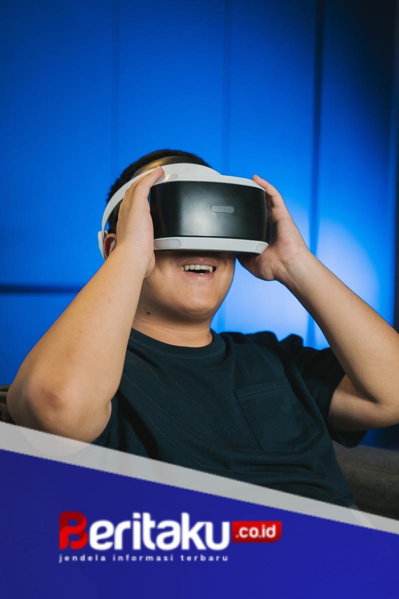 Players can move around in a virtual environment, interacting with objects and characters in a way that feels incredibly natural.