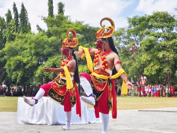 Penuh Warna dan Khidmat! Tarian Adat dan 38 Baju Daerah Meriahkan Upacara HUT ke-81 RI di Sumenep