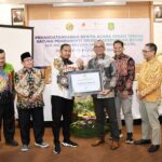 Konsisten Lima Tahun Cegah Stunting, SKK Migas-KEI Raih Penghargaan dari Bupati Sumenep