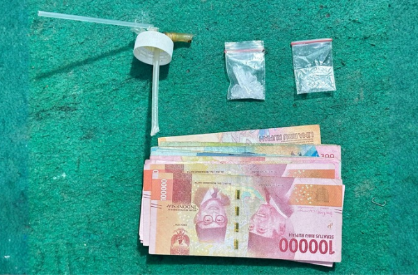 Bawa Sabu 1,19 gram dan Uang Jutaan, Pria 44 Tahun di Kangean Tak Berdaya Ditangkap Polisi