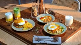 Foto: Aneka sajian makanan dan kreasi minuman unik bertema "A Taste of Home" yang siap memanjakan lidah para pencinta kuliner di Sae Rassa Restaurant, MYZE Hotel Sumenep by ARTOTEL.