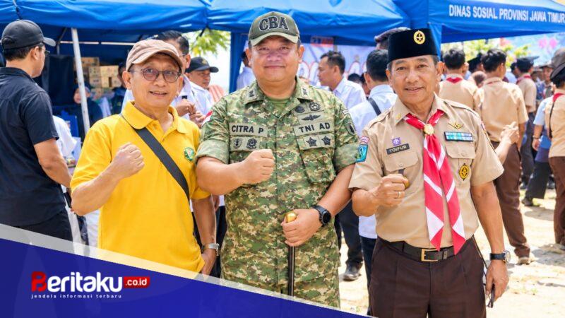Foto: Dandim 0827/Sumenep Letkol Inf. Citra Persada (tengah) bersama jajaran Perhutani KPH Madura dan tokoh Kepramukaan saat mengepalkan tangan salam komando sebagai simbol komitmen sinergi pengamanan lingkungan di Kabupaten Sumenep.