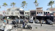 Foto: Kondisi pasca ledakan di kawasan pertokoan Pakuwon City, Surabaya, yang terlihat ramai setelah insiden.
