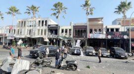 Foto: Kondisi pasca ledakan di kawasan pertokoan Pakuwon City, Surabaya, yang terlihat ramai setelah insiden.