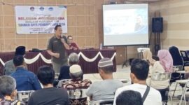 Foto: Narasumber dari Diskominfo Sumenep saat menyampaikan materi literasi digital dalam kegiatan Asistensi Relawan Antinarkoba BNNK Sumenep di Gedung KPRI Serba Usaha.