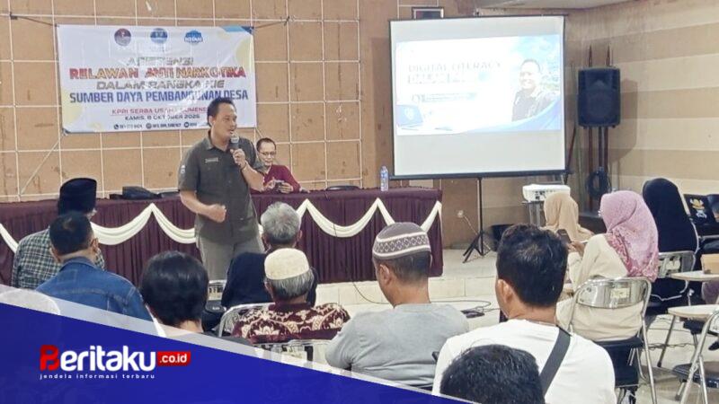 Foto: Narasumber dari Diskominfo Sumenep saat menyampaikan materi literasi digital dalam kegiatan Asistensi Relawan Antinarkoba BNNK Sumenep di Gedung KPRI Serba Usaha.