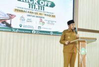 Foto: Bupati Sumenep Dr. H. Achmad Fauzi Wongsojudo, S.H., M.H., saat memberikan arahan dalam acara Kick Off Pembacaan Bersama 111.111 Kali QS. Al-Waqi'ah ASN dan PPPK di Graha Wiyata MAN Sumenep.