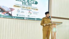 Foto: Bupati Sumenep Dr. H. Achmad Fauzi Wongsojudo, S.H., M.H., saat memberikan arahan dalam acara Kick Off Pembacaan Bersama 111.111 Kali QS. Al-Waqi'ah ASN dan PPPK di Graha Wiyata MAN Sumenep.