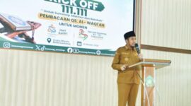 Foto: Bupati Sumenep Dr. H. Achmad Fauzi Wongsojudo, S.H., M.H., saat memberikan arahan dalam acara Kick Off Pembacaan Bersama 111.111 Kali QS. Al-Waqi'ah ASN dan PPPK di Graha Wiyata MAN Sumenep.
