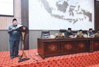 Foto: Wakil Bupati Sumenep KH. Imam Hasyim (kiri) bersama Ketua DPRD Sumenep H. Zainal Arifin dan para Wakil Ketua DPRD Sumenep saat memimpin Rapat Paripurna Penyampaian Nota Keuangan Raperda APBD T.A. 2027 di Gedung DPRD Sumenep.