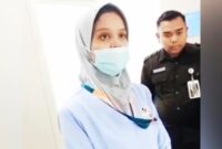 Foto: Tangkapan layar video berdurasi 1 menit 30 detik memperlihatkan perawat RS Baghraf Health Care (BHC) Sumenep (depan) didampingi petugas keamanan saat memberikan penjelasan atas pertanyaan keluarga pasien.
