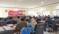 Foto: Suasana Bimbingan Teknis (Bimtek) Pembinaan dan Pendampingan Penyampaian Laporan Kegiatan Penanaman Modal (LKPM) Triwulan III Tahun 2026 bagi pelaku usaha di Aula Kantor DPMPTSP Kabupaten Sumenep.