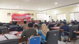 Foto: Suasana Bimbingan Teknis (Bimtek) Pembinaan dan Pendampingan Penyampaian Laporan Kegiatan Penanaman Modal (LKPM) Triwulan III Tahun 2026 bagi pelaku usaha di Aula Kantor DPMPTSP Kabupaten Sumenep.