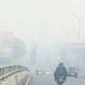 Foto: Kondisi lalu lintas di jalan protokol Kota Palembang yang diselimuti kabut asap pekat akibat kebakaran hutan dan lahan (karhutla), membatasi jarak pandang pengguna jalan.