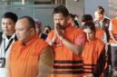Foto: Para tersangka kasus dugaan korupsi Dana Siap Pakai (DSP) kebencanaan di lingkungan BNPB saat digiring petugas menuju Rutan KPK usai penetapan status hukum di Jakarta.