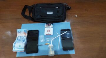 Foto: Barang bukti berupa tiga plastik klip berisi sabu, alat hisap (bong), pipet kaca, dua unit telepon genggam, uang tunai Rp1,4 juta, bungkus rokok, dan tas selempang hitam hasil pengungkapan Polsek Sapeken.