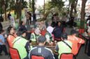 Foto: Kapolresta Sumenep Kombes Pol. Ariek Indra Sentanu, S.H., S.I.K., M.H. (tengah), didampingi Pejabat Utama Polresta Sumenep saat berbincang hangat bersama para pengemudi ojek online (Gojek, Grab, ShopeeFood) dan warga di kawasan Taman Bunga Sumenep.
