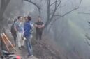 Foto: Petugas gabungan dan tim evakuasi menyisir medan terjal di kawasan Taman Nasional Bromo Tengger Semeru (TNBTS) usai insiden kebakaran hutan yang merenggut tiga korban jiwa di Kecamatan Sukapura, Kabupaten Probolinggo.