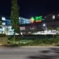 Foto: Tampilan luar gedung Rumah Sakit Baghraf Health Care (BHC) Sumenep pada malam hari. Pihak manajemen dan dinas kesehatan didesak segera memaparkan hasil investigasi medis secara transparan.