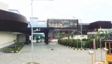Foto: Tampilan depan kompleks Rumah Sakit Baghraf Health Care (BHC) Sumenep. Desakan keterbukaan rekam medis dan hasil audit internal atas meninggalnya Moh. Firman Ramadhani (22) kian menguat.