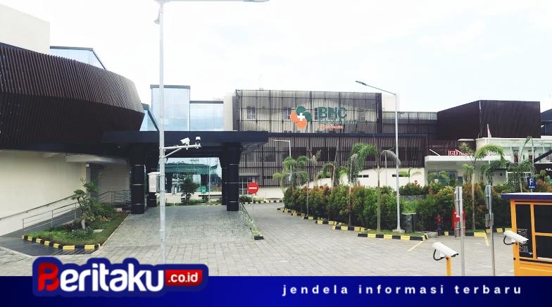 Foto: Tampilan depan kompleks Rumah Sakit Baghraf Health Care (BHC) Sumenep. Desakan keterbukaan rekam medis dan hasil audit internal atas meninggalnya Moh. Firman Ramadhani (22) kian menguat.