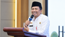 Foto: Kepala Dinas Koperasi, Usaha Mikro, Perindustrian dan Perdagangan (DKUPP) Sumenep Moh. Ramli saat memberikan sambutan dan arahan dalam sarasehan UMKM gagasan PWI Sumenep di Aula Jaga Temba UNIBA Madura.