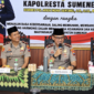 Foto: Kapolresta Sumenep Kombes Pol. Ariek Indra Sentanu, S.H., S.I.K., M.H. (kedua dari kanan) memberikan arahan dalam acara Sambung Roso bersama pimpinan Forkopimcam dan kades se-Kecamatan Guluk-Guluk.