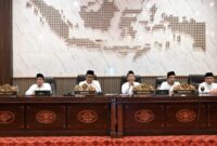 Foto: Pimpinan DPRD Kabupaten Sumenep bersama wakil bupati saat memimpin rapat paripurna penyampaian laporan Panitia Khusus (Pansus) mengenai Raperda Pembentukan Dana Cadangan Pemilihan Bupati dan Wakil Bupati.