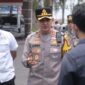 Foto: Kapolresta Sumenep Kombes Pol. Ariek Indra Sentanu, S.H., S.I.K., M.H. (tengah) didampingi Pejabat Utama (PJU) Polresta Sumenep saat memberikan arahan kepada pengawas SPBU Gedungan, Kecamatan Batuan.