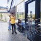 Foto: Sejumlah awak media saat mendatangi area depan Rumah Sakit Baghraf Health Care (BHC) Sumenep guna meminta konfirmasi terkait polemik kasus kematian pasien Moh. Firman Ramadhani alias Dani.
