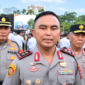 Foto: Kapolda Jawa Timur Irjen Pol Dekananto Eko Purwono (depan) didampingi jajaran Pejabat Utama Polda Jatim memberikan arahan wartawan terkait peluncuran program 'Polisi Jogo Sekolah' di Lapangan Mapolda Jatim.