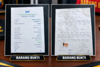Foto: Barang bukti slip transaksi transfer bank dan dokumen surat pernyataan bertandatangan yang disita Satreskrim Polresta Sumenep untuk menjerat tersangka tindak pidana penipuan dan penggelapan dana umrah.