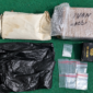 Foto: Deretan barang bukti yang diamankan Polsek Kangean, meliputi paket bungkusan titipan, kantong plastik hitam, satu plastik klip berisi sabu, 17 plastik klip kosong, serta bungkus rokok hitam yang digunakan untuk menyembunyikan barang haram.